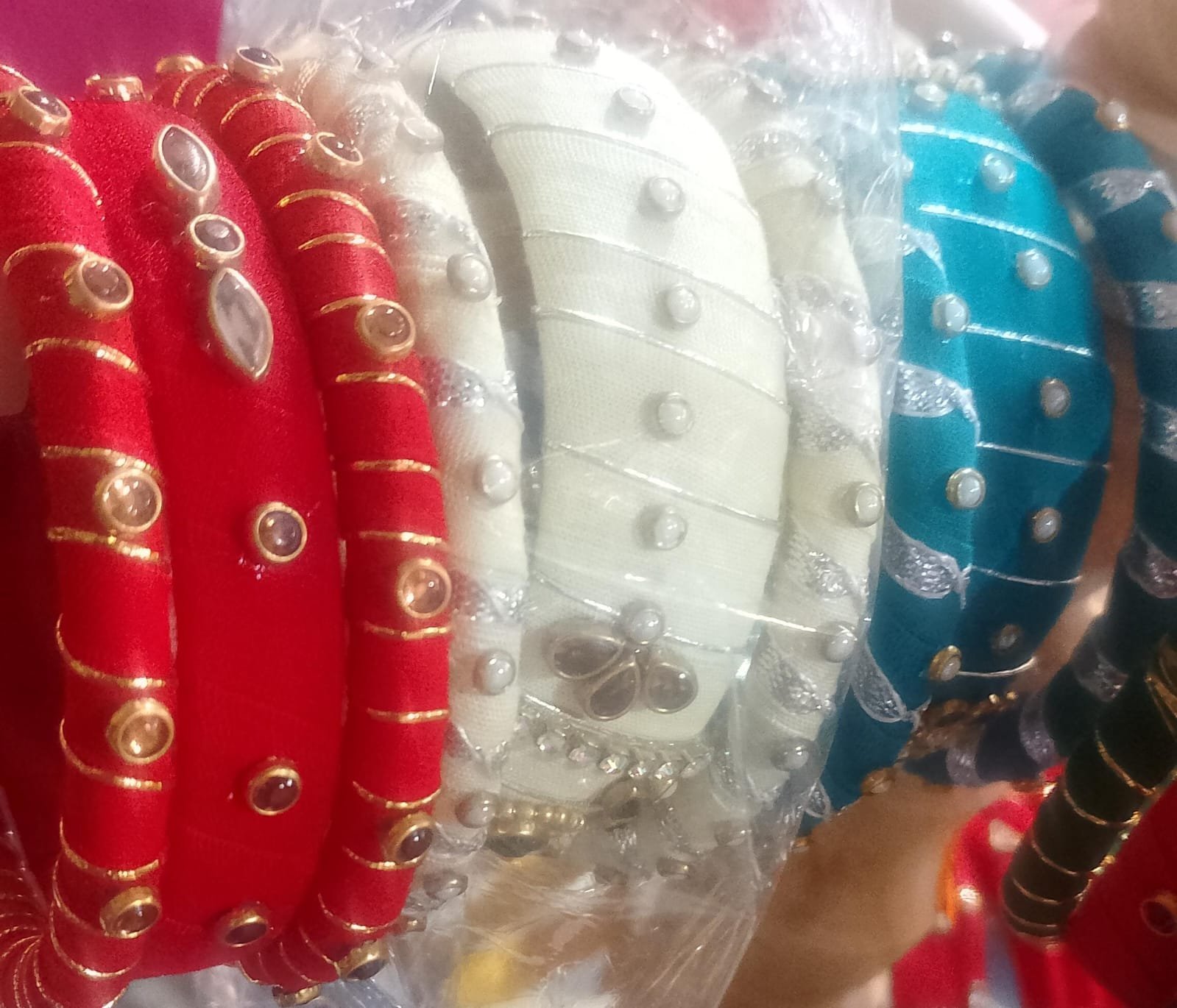 202604150923371-3.jpeg Luxurious Handmade Churi - Image 1